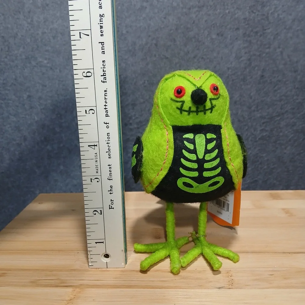 NWT Hyde and Eek 2024 Xray Bird Collectible Halloween Cute Decoration Bones